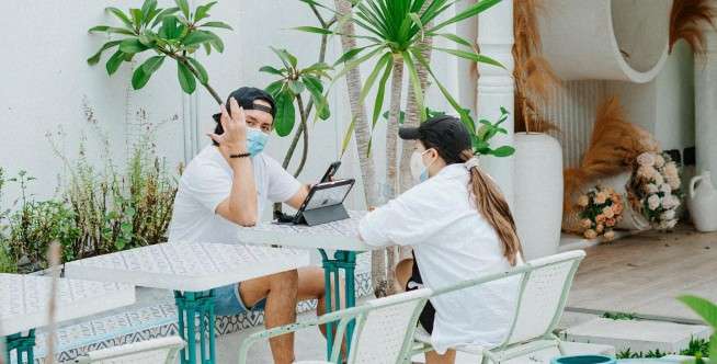 Serasa makan di Santorini