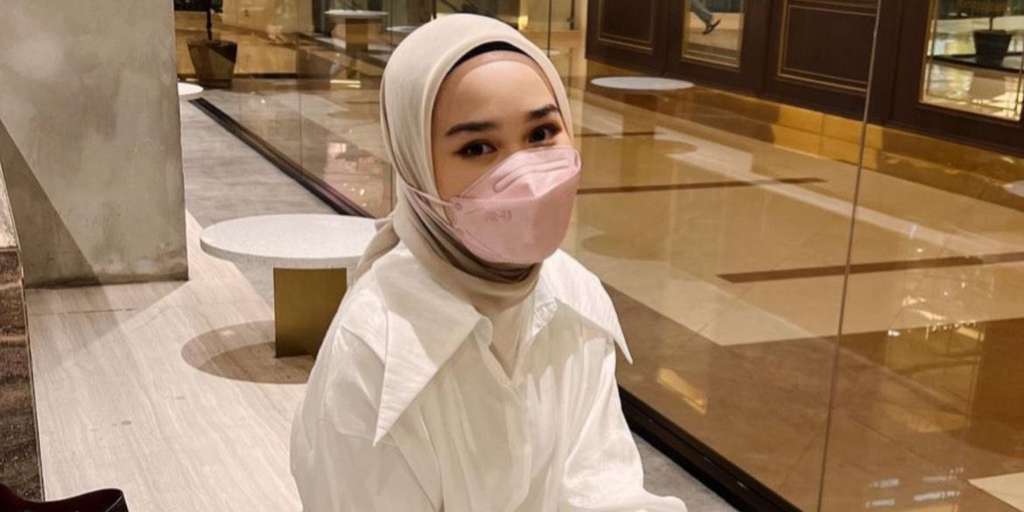 Outfit Simpel ala Kiara Leswara