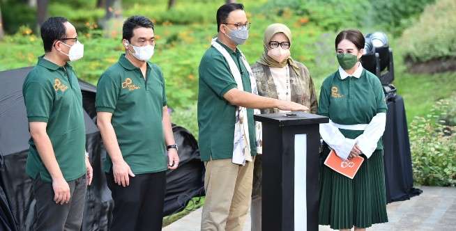 Naturalisasi sungai di sepanjang taman