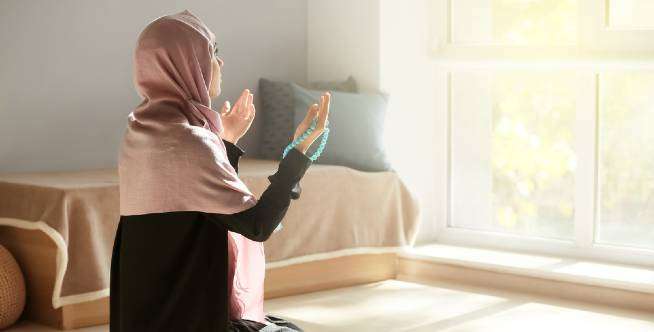 Sholat Duduk dalam Keadaan Hamil Besar Dibolehkan dalam Islam