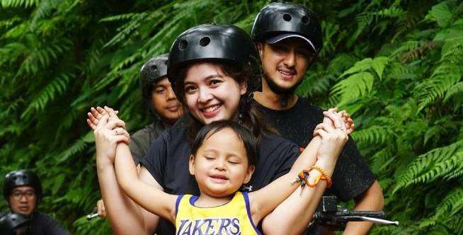 Lihat Video Arrasya Tidur di ATV