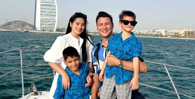 Serunya Liburan Keluarga Titi dan Christian di Atas Kapal