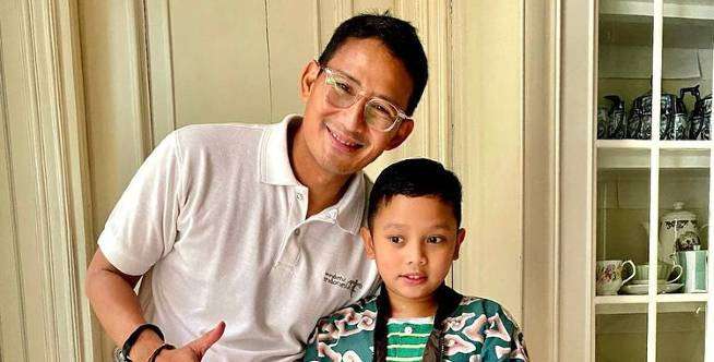 Super Sibuk, Lihat Momen Sandiaga Curi Waktu untuk Putra Bungsunya