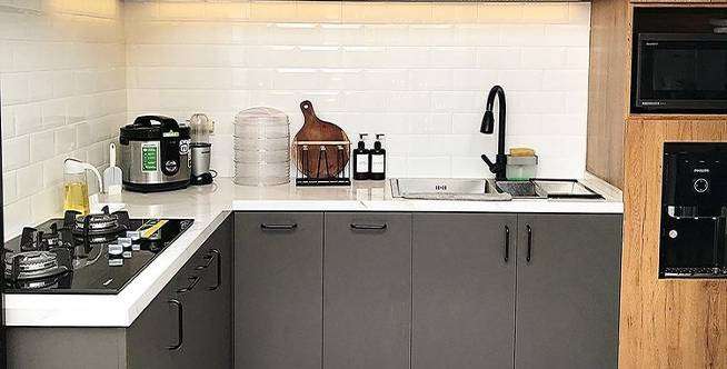 Model Dapur Modern Low Maintanance ala Mugu House