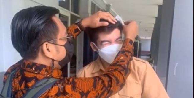 Siapkan gunting rambut