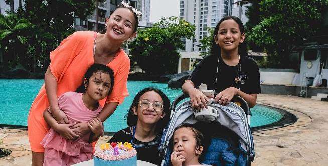 Potret Tangguhnya Joanna Alexandra Urus 4 Anak Setelah Sang Suami Meninggal