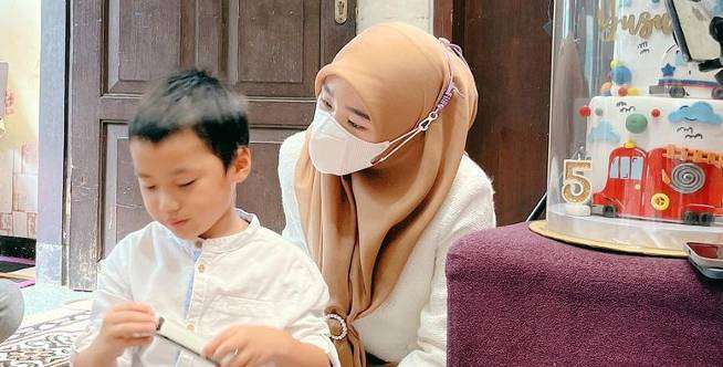 Sang Ayah Tak Tampak Hadir