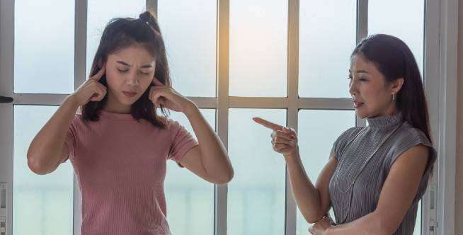 Hadapi Anak Remaja yang Penuh Emosi, Coba Lakukan Hal Ini