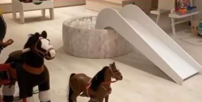 Lihat Video Tur Ruang Main Anak Kim Kardashian