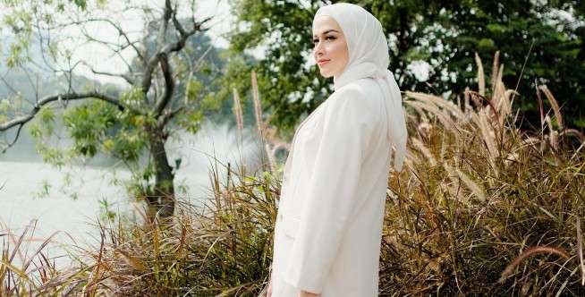 Clean outfit dengan serba putih