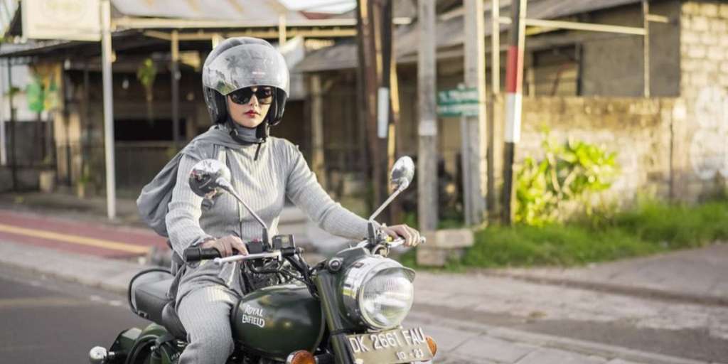 Busana abu-abu super kece