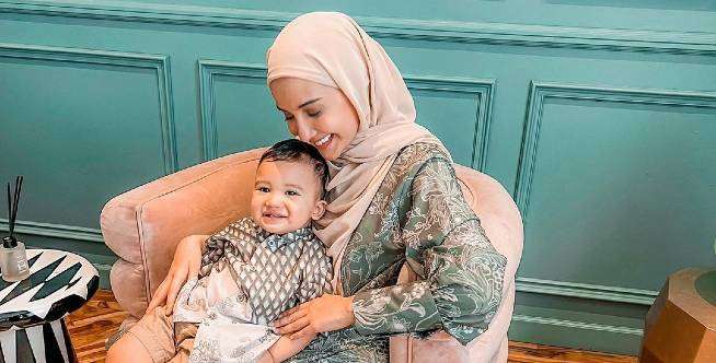 Lucu Banget, Zaskia Sungkar dan Ukkasya Ikuti Tren Cewek Mamba