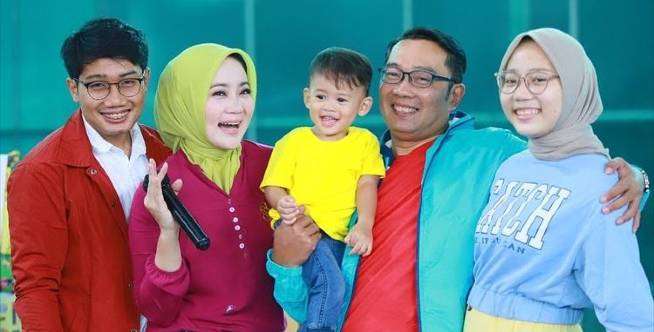 Kemeriahan Ulang Tahun ke-2 Putra Ridwan Kamil di Atas Bandros