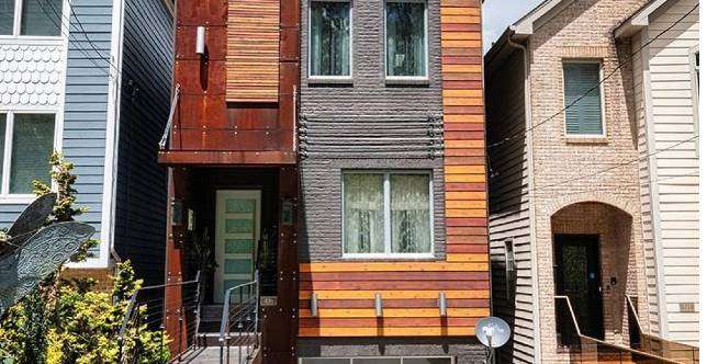 Dari Luar Rumah Tampak Kecil, Isinya Seperti Kastil