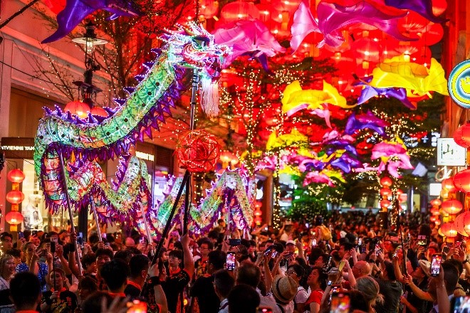 Menikmati Kerlip Lampion di Victoria Park