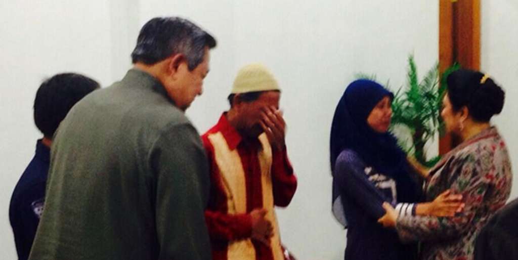 SBY Temui Hijaber Anak Penarik Becak di Halim