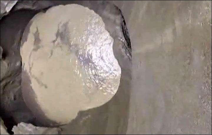Menguak Isi Lubang Misterius di Ujung Utara Bumi