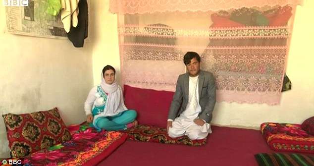 Romeo-Juliet Afghanistan, Bulan Madu di Dalam Gua