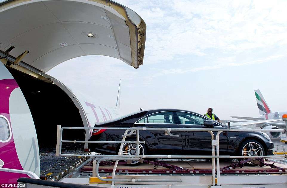 Cara Playboy Arab Boyong Mobil Mewah ke London