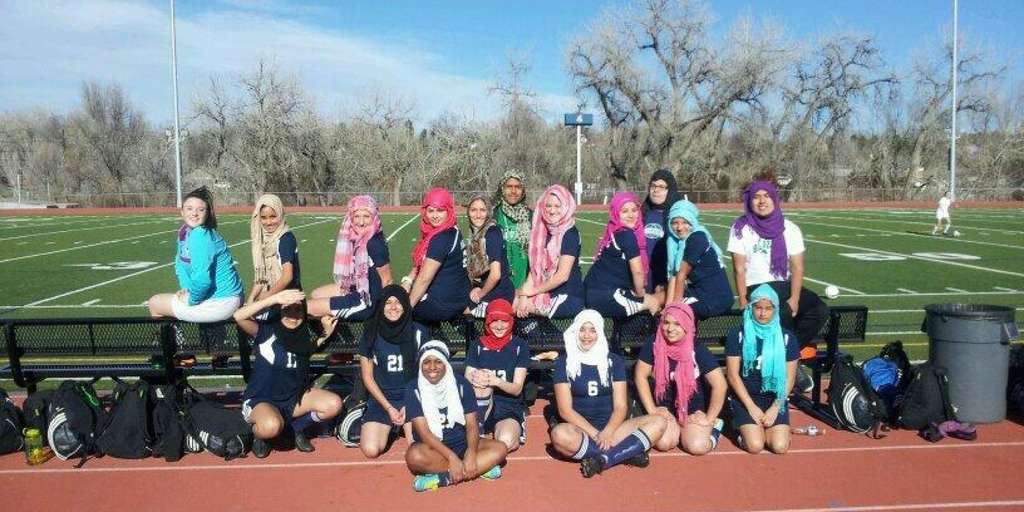 Protes Larangan Berhijab, Tim Sepakbola Kompak Berjilbab