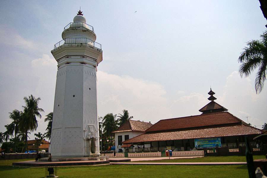 Masjid Agung Banten: Karya Empu Majapahit Hingga Menir Belanda