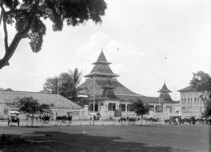Masjid Raya Bandung: Sentuhan Kubah Bawang Soekarno