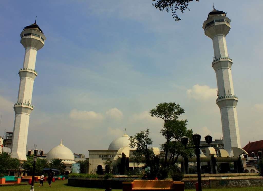 Masjid Raya Bandung: Sentuhan Kubah Bawang Soekarno