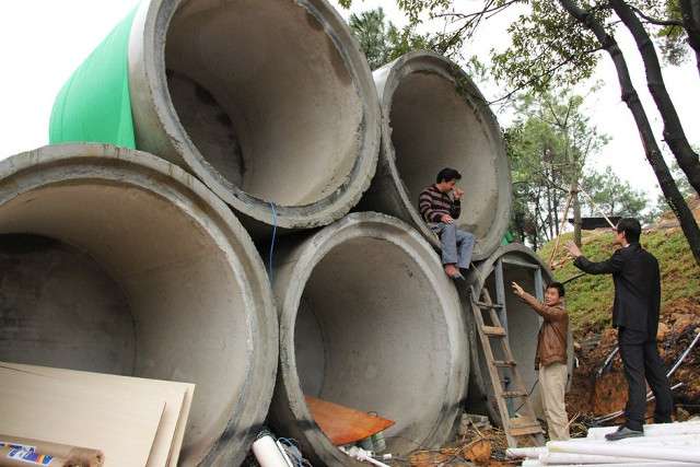 Jengkel Uang Dihabiskan Istri, Pria Ini Tidur di Pipa Beton Jengkel Uang Dihabiskan Istri, Pria Ini Tidur di Pipa Beton