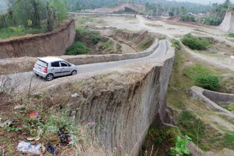 Miris, Ada Jalan Lord of The Ring di Banten Miris, Ada Jalan Lord of The Ring di Banten