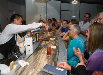 Kisah Bartender Sukses Dirikan Sekolah Pariwisata Kisah Bartender Sukses Dirikan Sekolah Pariwisata