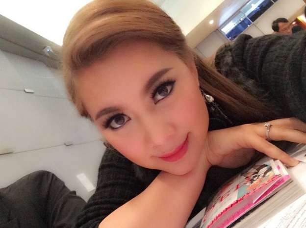 Tukang Sampah Tolak Sumbangan Artis Cantik