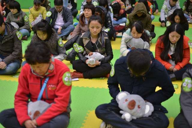 Ibu Rumah Tangga Juara Lomba Melamun, Dapat iPhone6 Ibu Rumah Tangga Juara Lomba Melamun, Dapat iPhone6