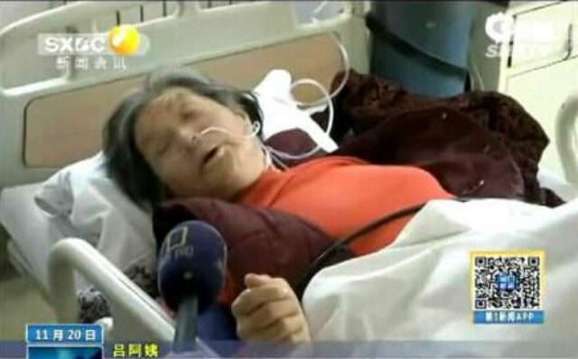 Derita Nenek Tukang Ikan, Tertipu Uang Palsu dan Diseret Motor