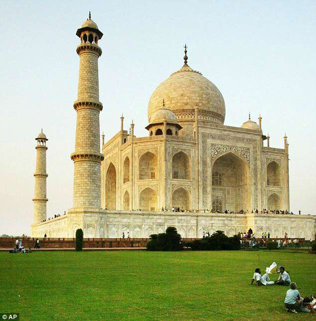 Memudarnya Keindahan Taj Mahal