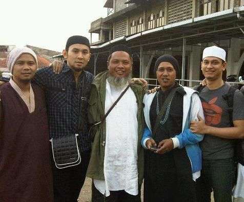 Momen Reza NOAH Dalami Islam