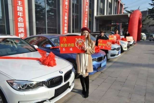 Pebisnis Muda Ini Hadiahkan BMW untuk Karyawan