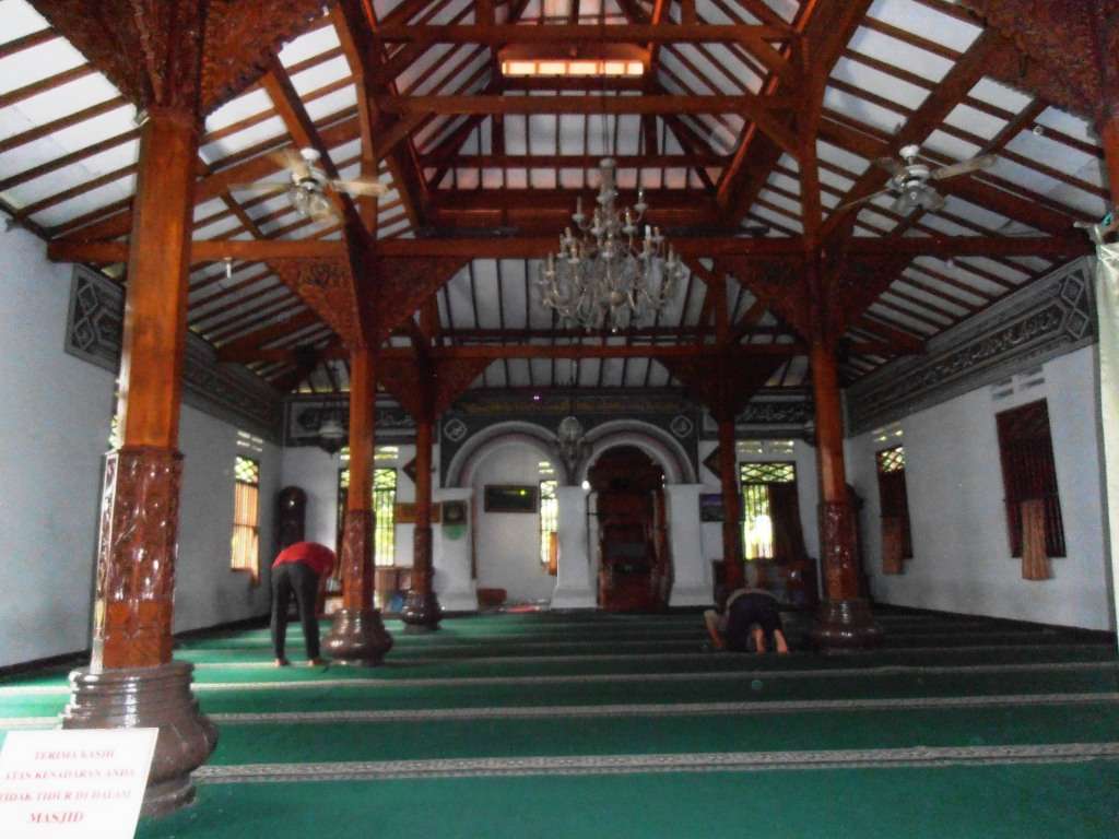 Masjid Hidayatullah, Perpaduan Unik Empat Budaya