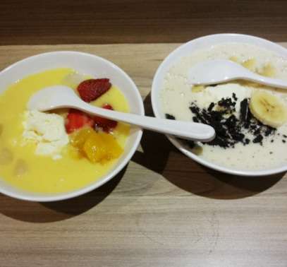 Es Beragam Toping dalam Mangkuk nan Menggugah Selera