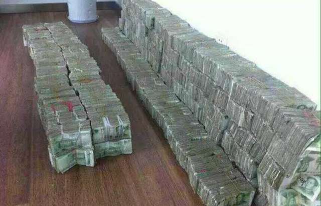 Pria Beli BMW Pakai Uang Receh Seberat 100 Kg