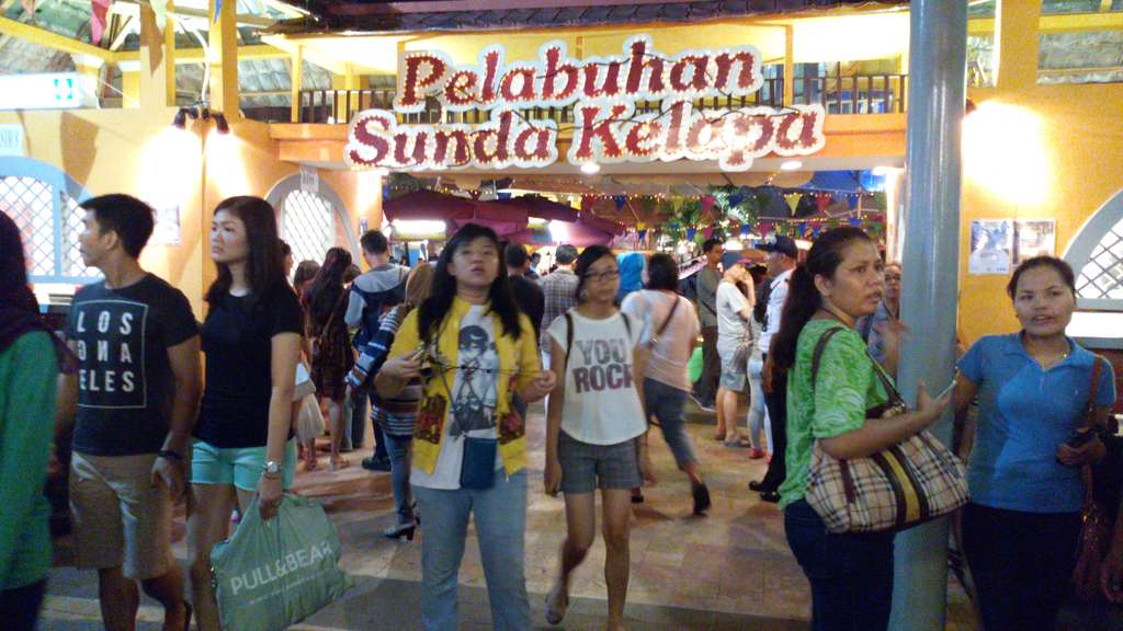 Pecinta Kuliner Serbu Jakarta Fashion and Food Festival