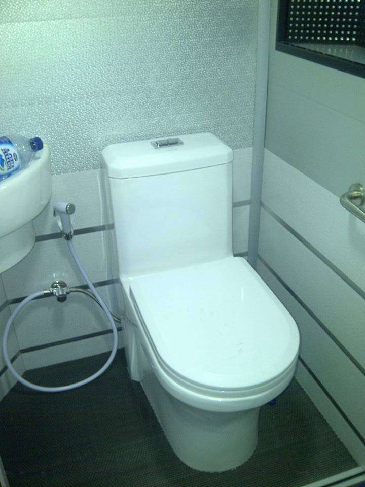 Toilet di Dalam Bus
