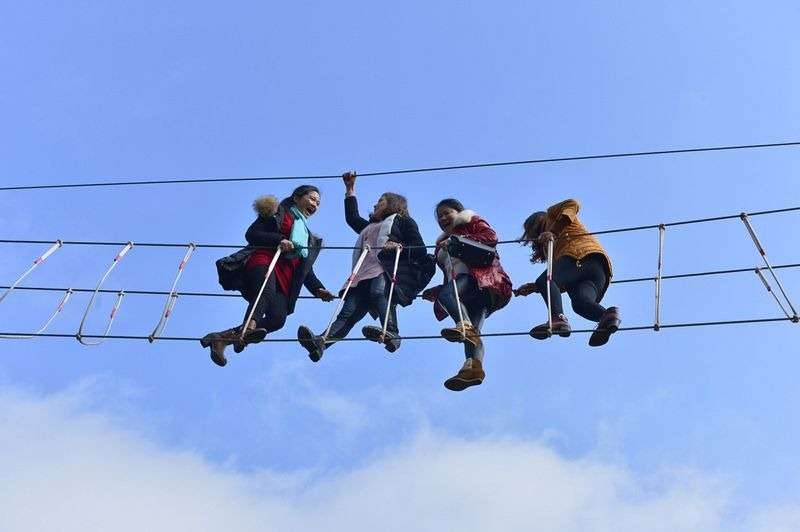 Wisata Ekstrem, Lintasi Jembatan Tali Terpanjang di Tiongkok Wisata Ekstrem, Lintasi Jembatan Tali Terpanjang di Tiongkok