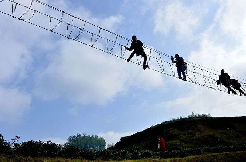 Wisata Ekstrem, Lintasi Jembatan Tali Terpanjang di Tiongkok Wisata Ekstrem, Lintasi Jembatan Tali Terpanjang di Tiongkok