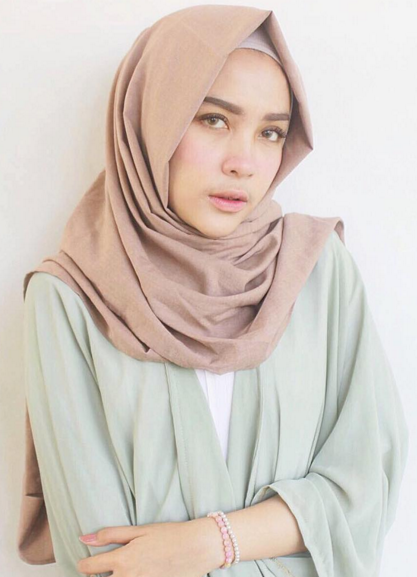 Gaya Hijabers Mengenakan Pashmina Gaya Hijabers Mengenakan Pashmina