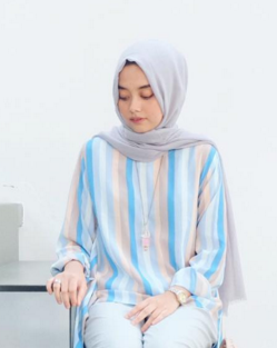 Gaya Hijabers Mengenakan Pashmina Gaya Hijabers Mengenakan Pashmina