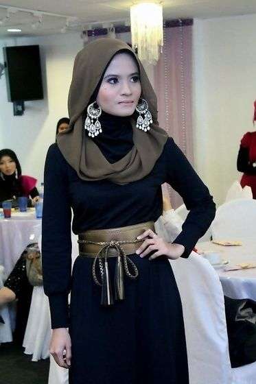 Inspirasi Memakai Anting pada Hijab
