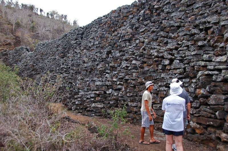 Cerita Tragis Dibalik Tembok Air Mata Kepulauan Galapagos