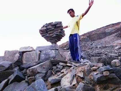 Keren, Remaja Ini Jadi Master Penyusun Batu Bertingkat