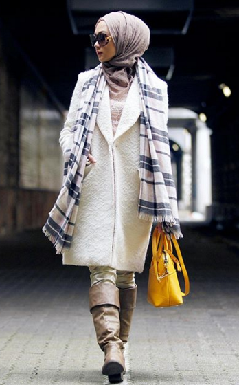 Indah Nada: Paduan Klasik Coat dan Boots