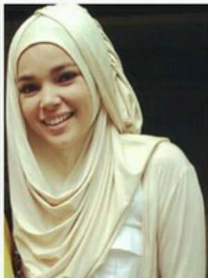 Signature Style Hijab Artis Indonesia